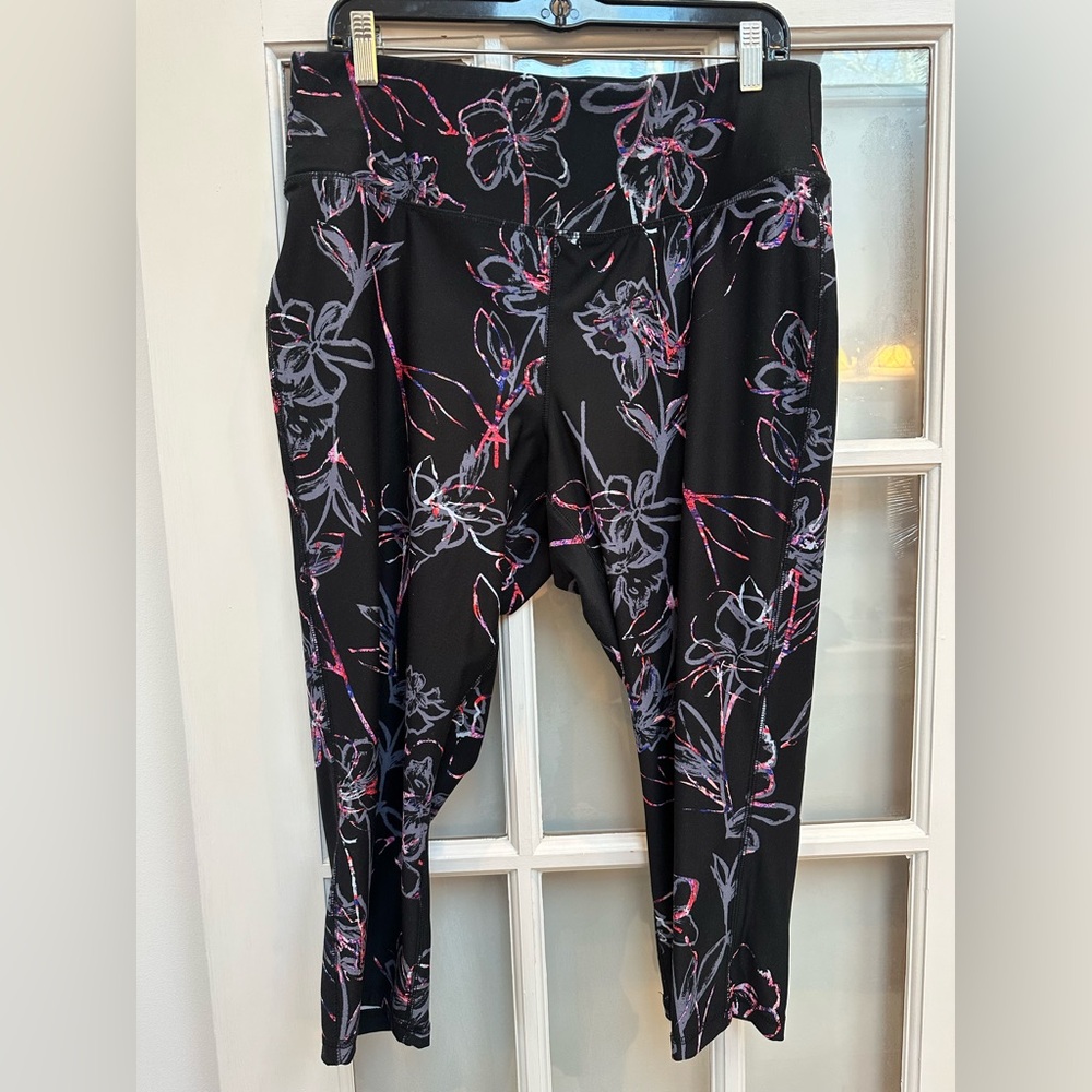 Lane Bryant LIVI Sporty Yoga Stretchy Athletic Capri Leggings Plus Size 18 20